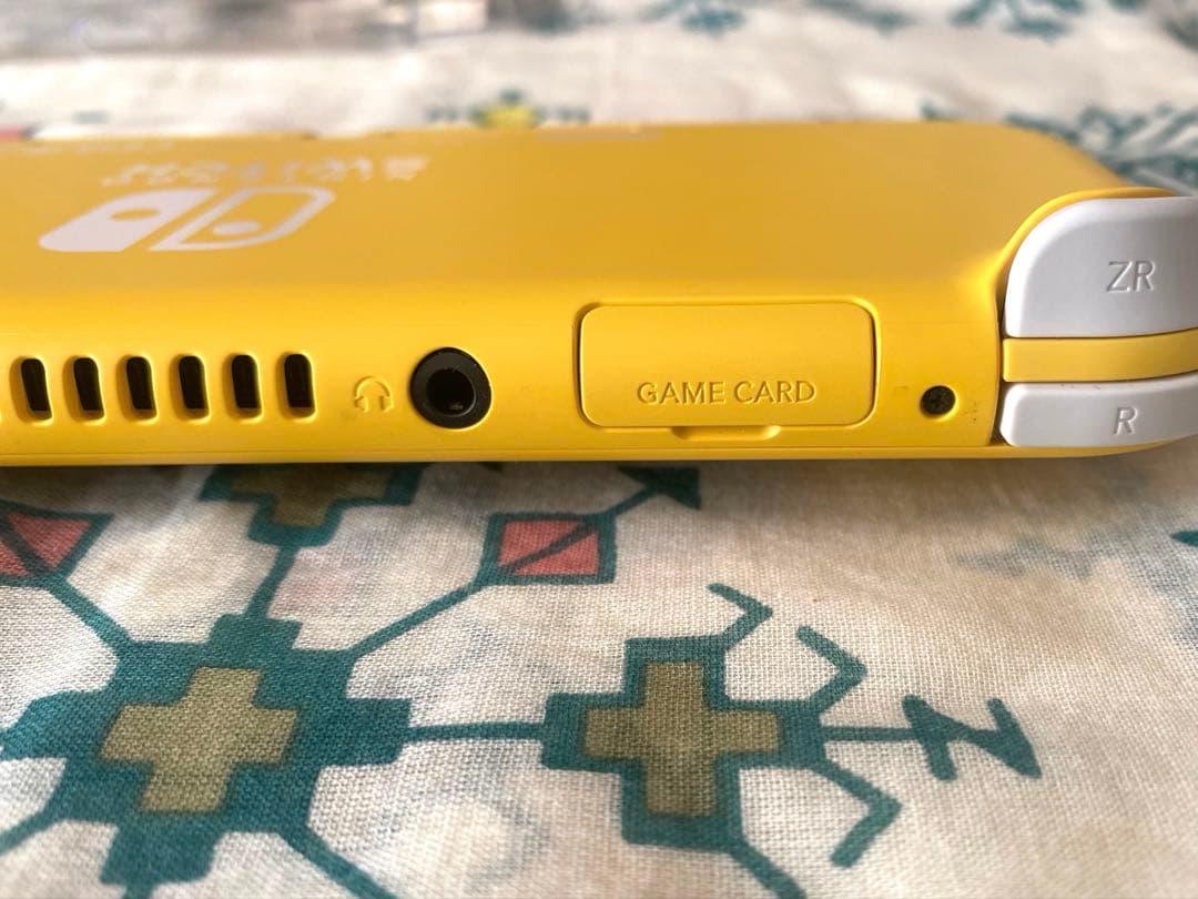 Nintendo Switch Light イエロー 美品 箱付ハードケース付