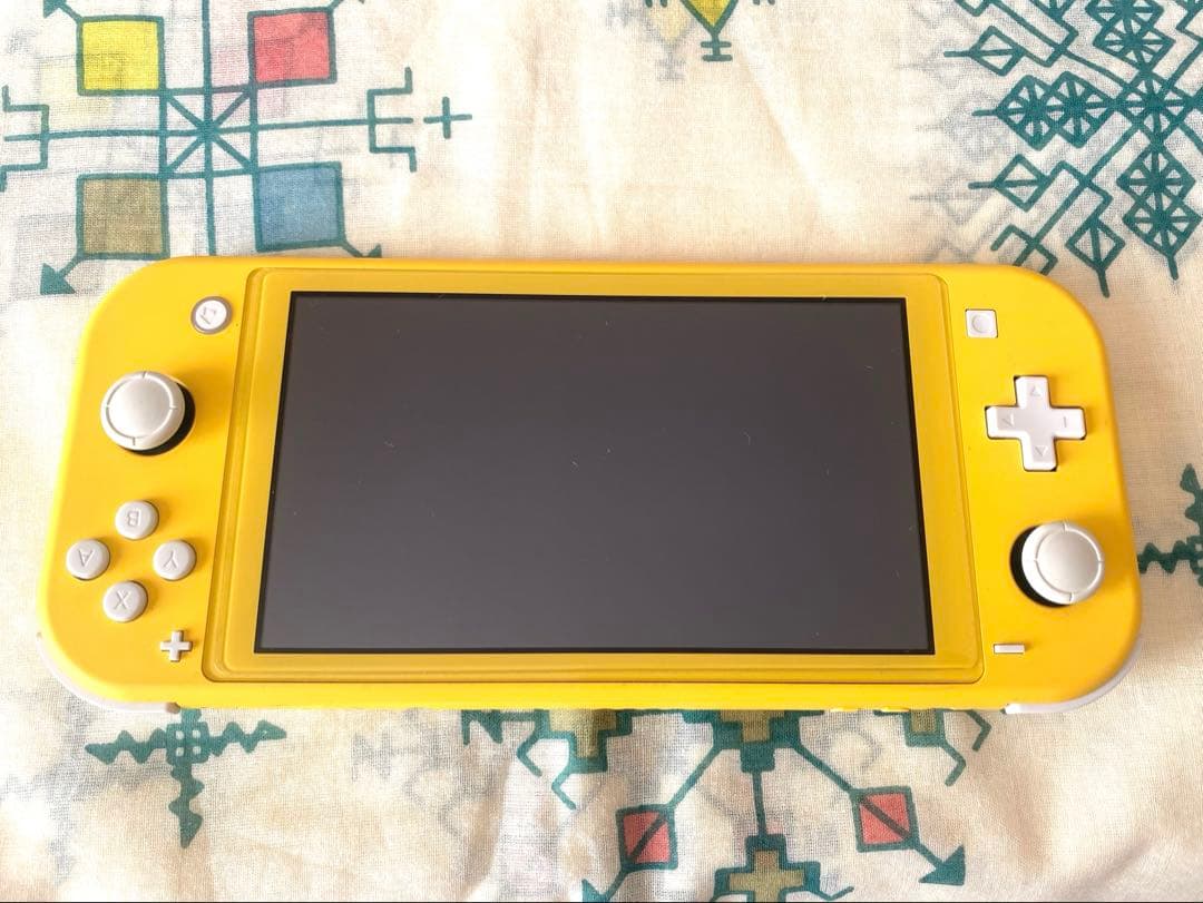 Nintendo Switch Light イエロー 美品 箱付ハードケース付