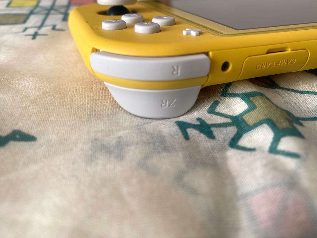 Nintendo Switch Light イエロー 美品 箱付ハードケース付