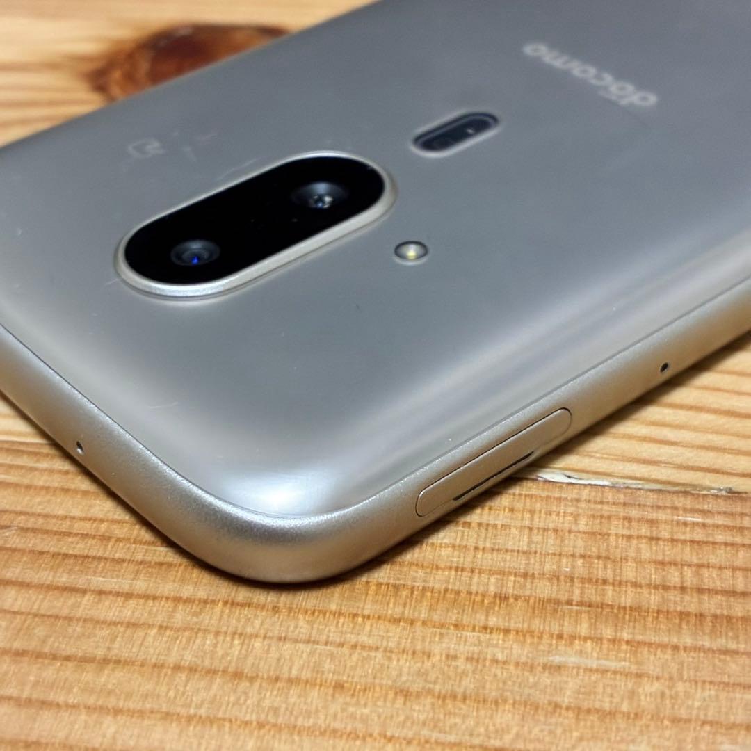 まつ　らくらくスマートフォン　F-53E ゴールド　317000a