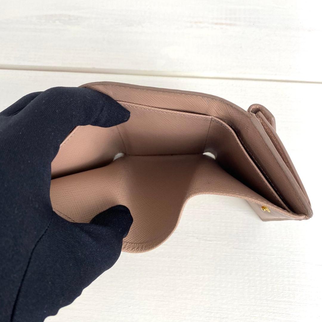 美品✨PRADA 3つ折り財布　サフィアーノ　メタルロゴ