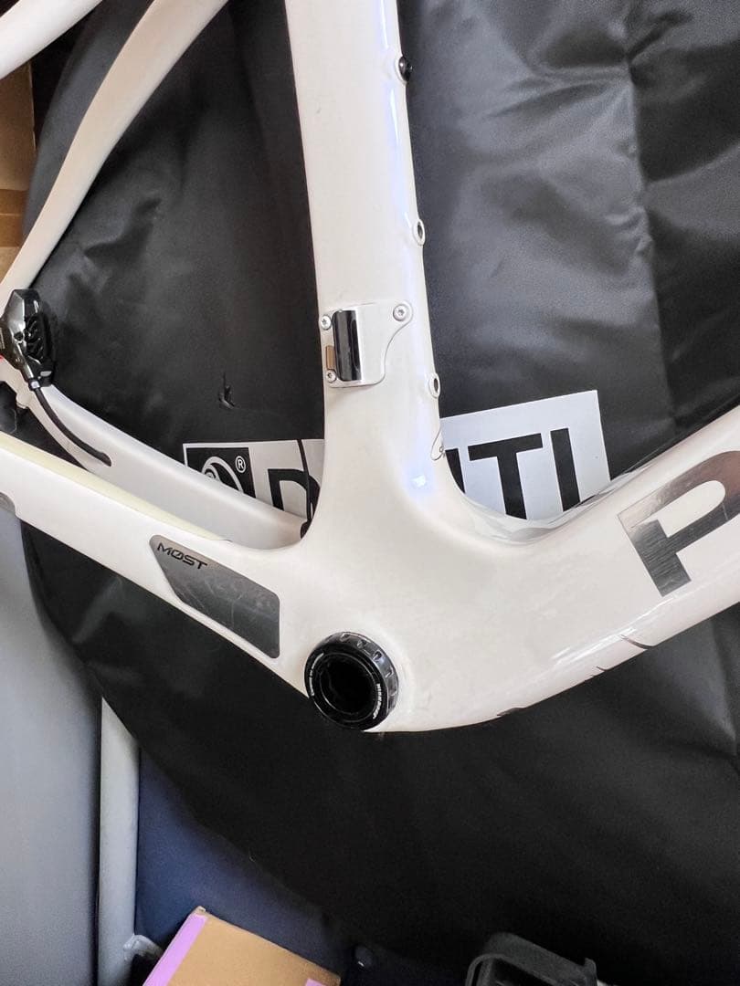 PINARELLO Ｆ9 完成車 一部パーツを外しています。