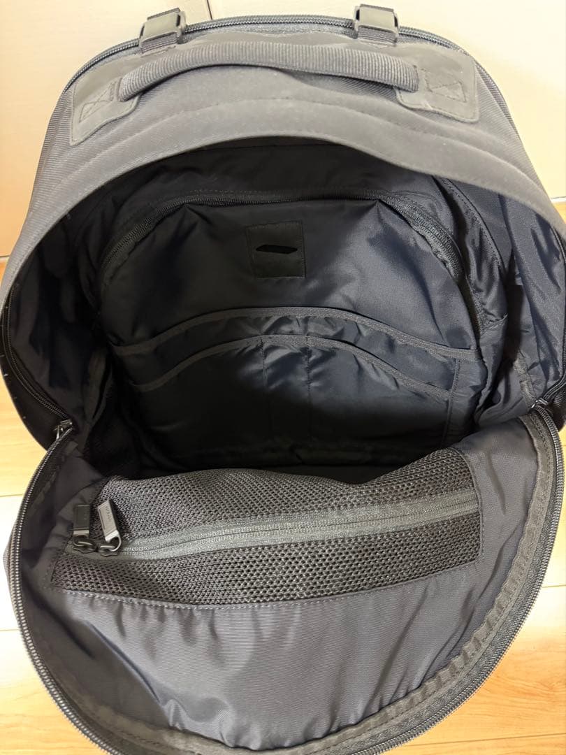 断*中様 MONOLITH BACKPACK PRO SOLID M BLACK