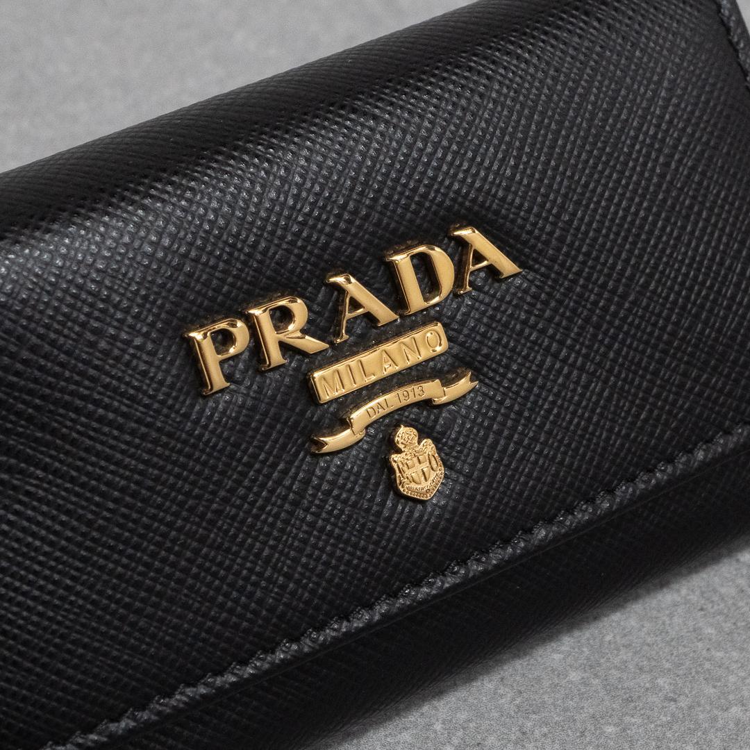 プラダ キーケース ブラック 黒 レザー ゴールド サフィアーノ 1PG222