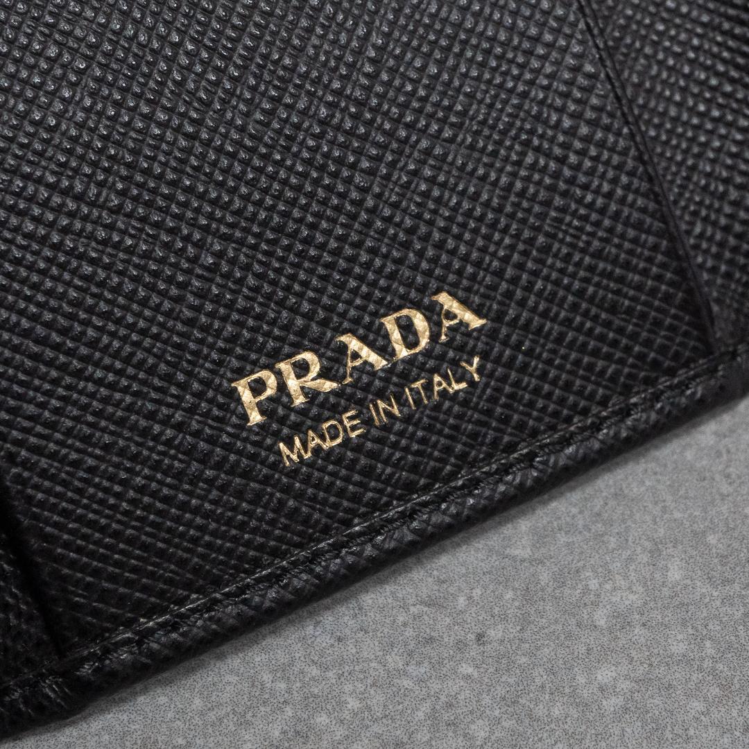 プラダ キーケース ブラック 黒 レザー ゴールド サフィアーノ 1PG222