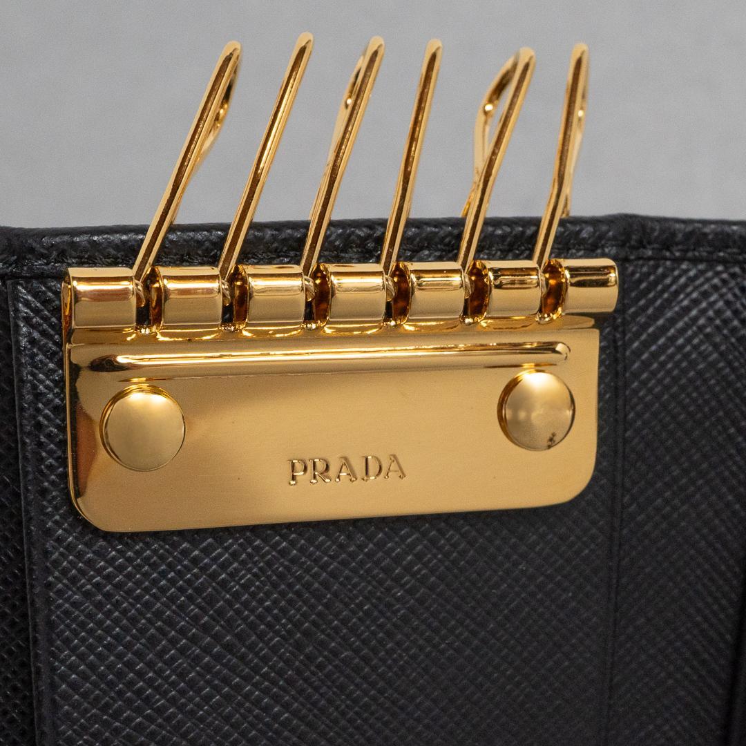 プラダ キーケース ブラック 黒 レザー ゴールド サフィアーノ 1PG222