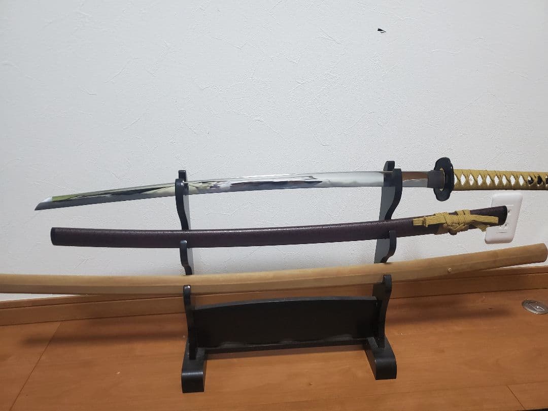 黒色と茶色のツートン刀