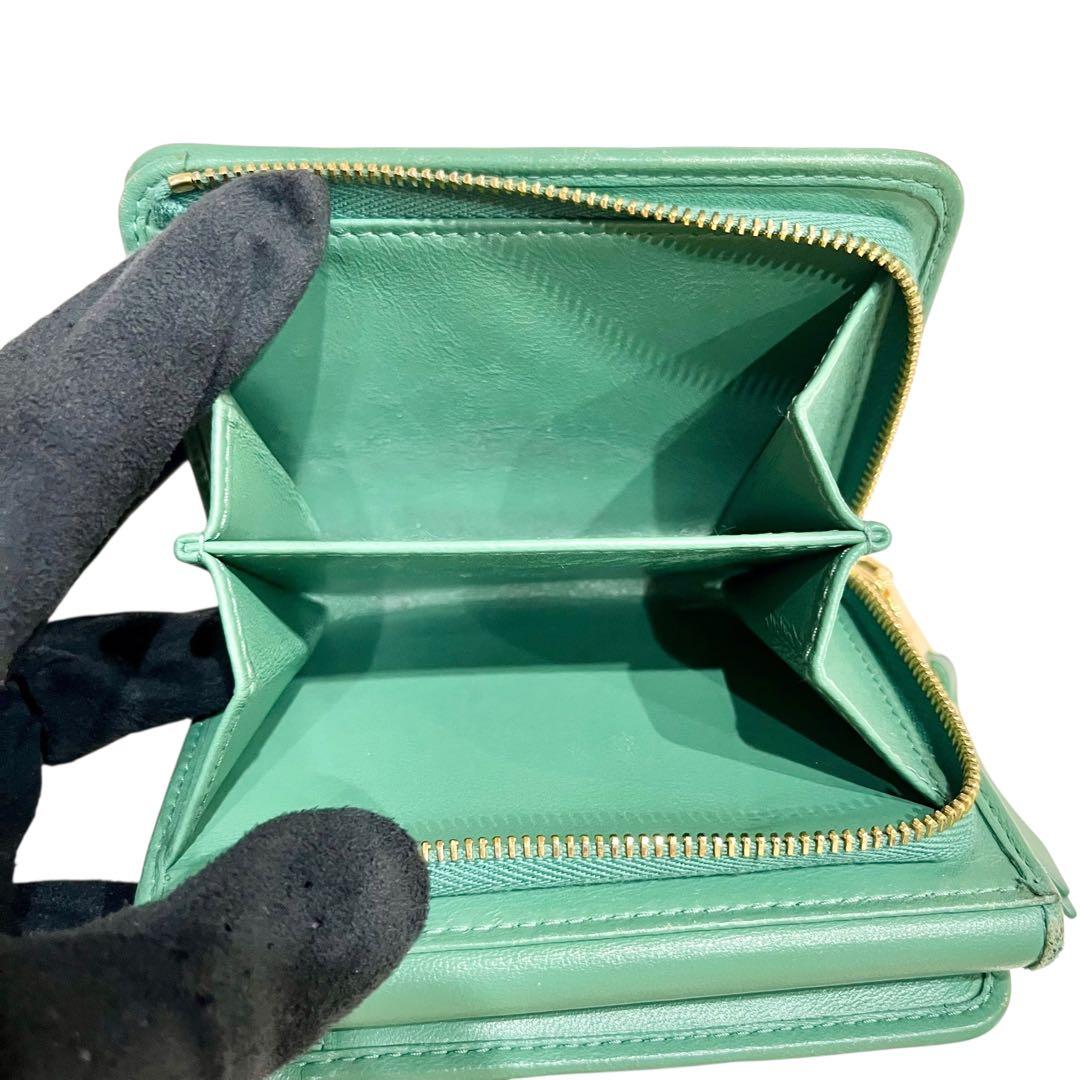 人気　ミュウミュウ 折り財布 マテラッセ レザーグリーン　ウォレット