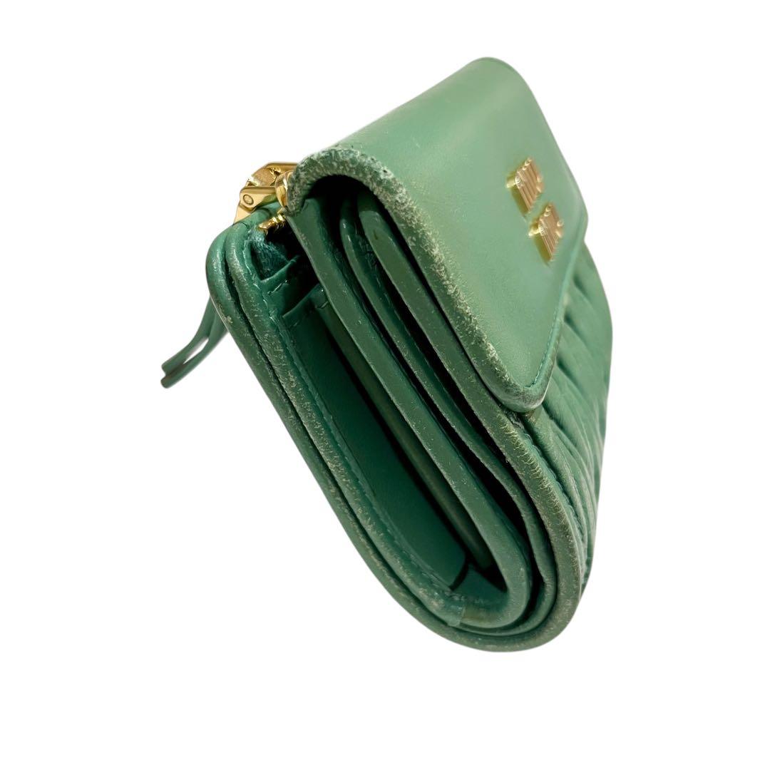 人気　ミュウミュウ 折り財布 マテラッセ レザーグリーン　ウォレット