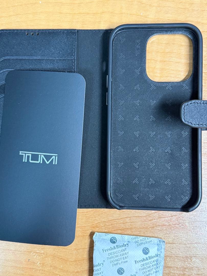TUMI 手帳型スマホケース プレミアムレザー　iphone14pro