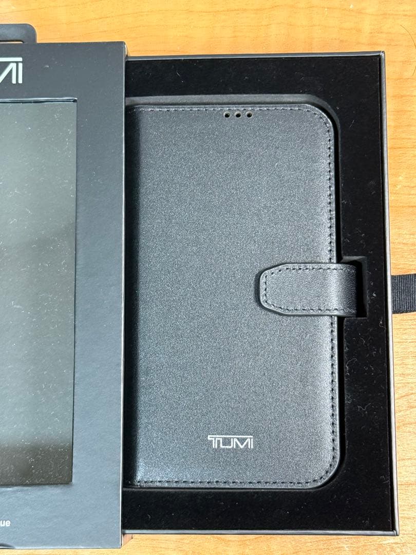 TUMI 手帳型スマホケース プレミアムレザー　iphone14pro