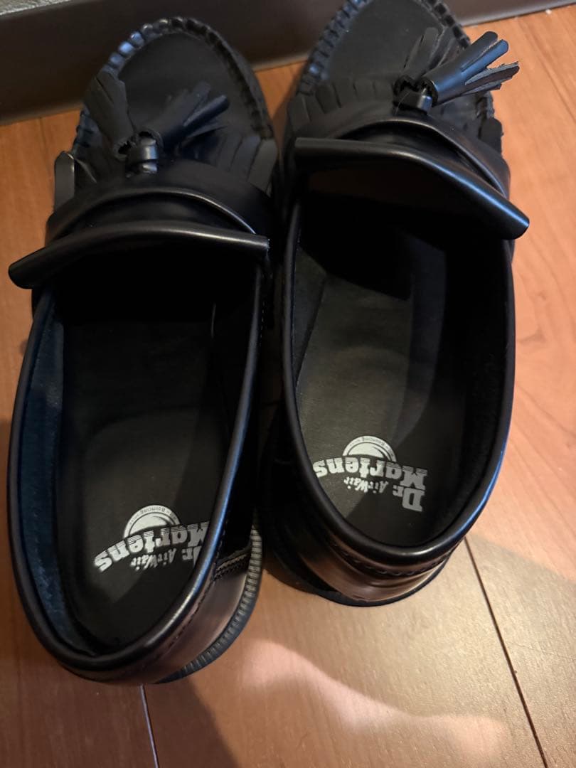 Dr. Martens ADRIAN フリンジ付きブラックローファー