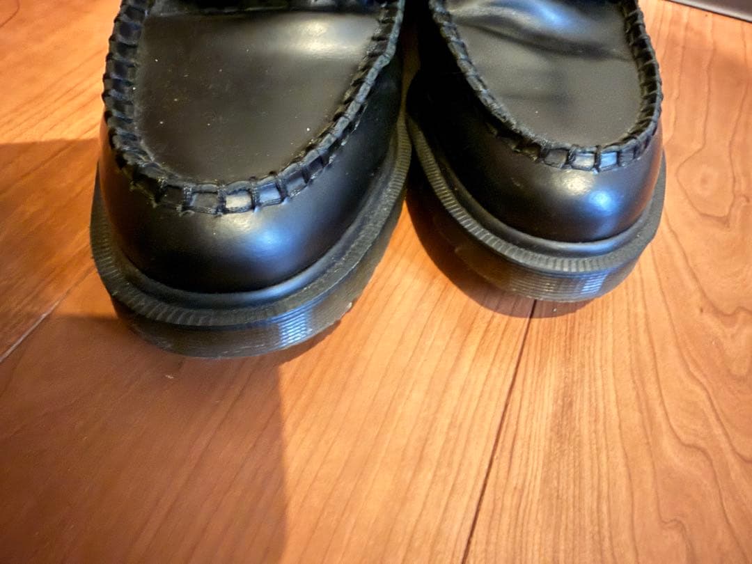 Dr. Martens ADRIAN フリンジ付きブラックローファー