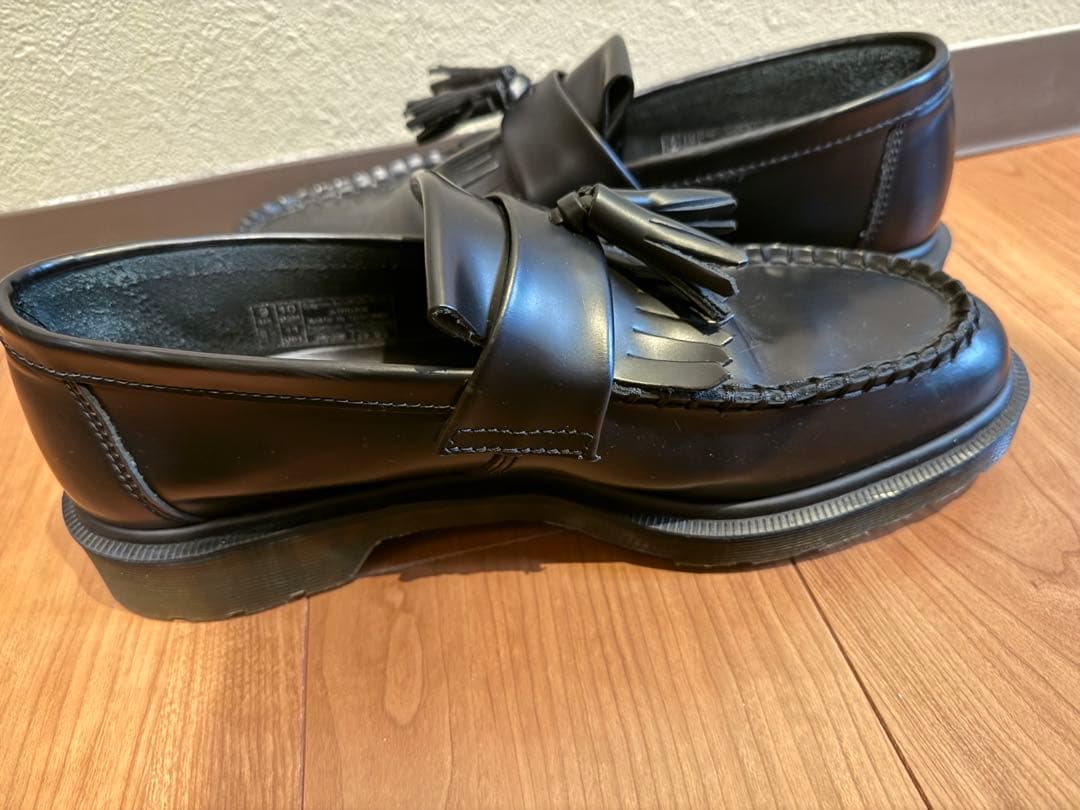 Dr. Martens ADRIAN フリンジ付きブラックローファー