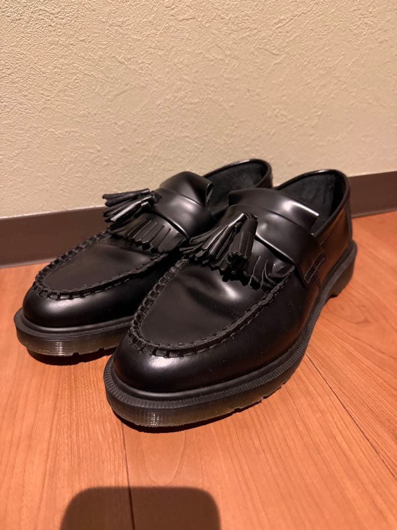 Dr. Martens ADRIAN フリンジ付きブラックローファー