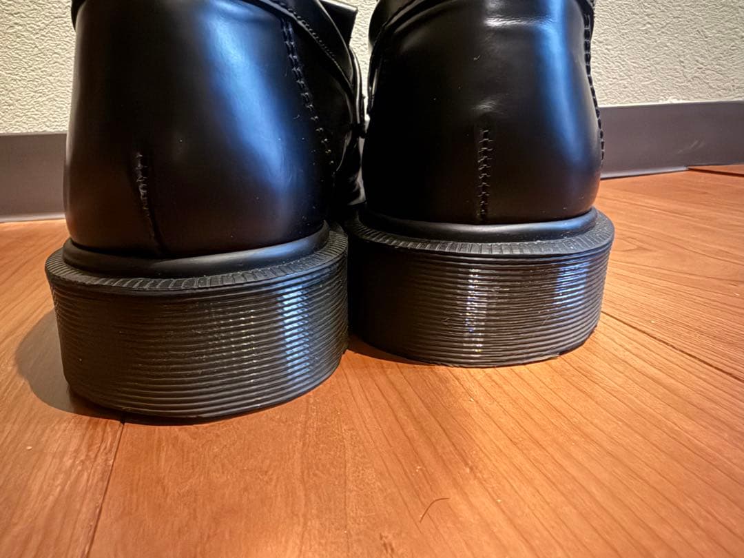 Dr. Martens ADRIAN フリンジ付きブラックローファー