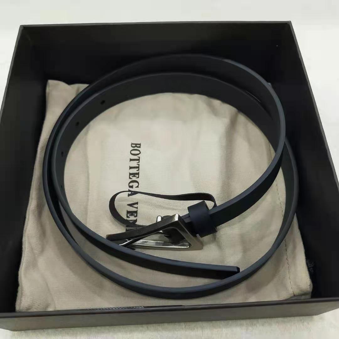 ボッテガヴェネタ ベルト 三角バックル