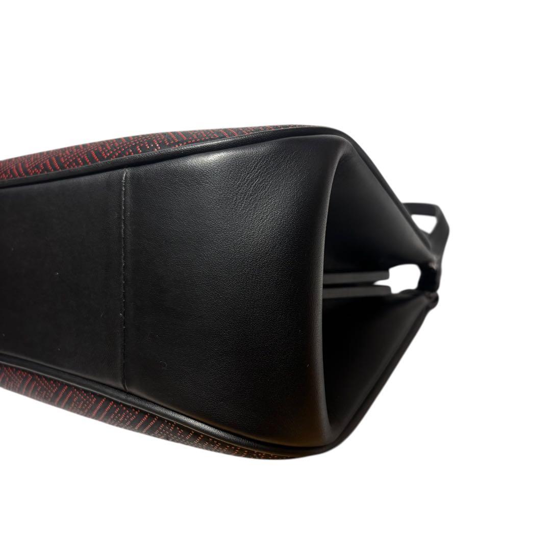 印傳屋　ハンドバッグ　鹿革　レザー　がま口　黒地/赤漆　紗綾形模様　甲州伝統工芸