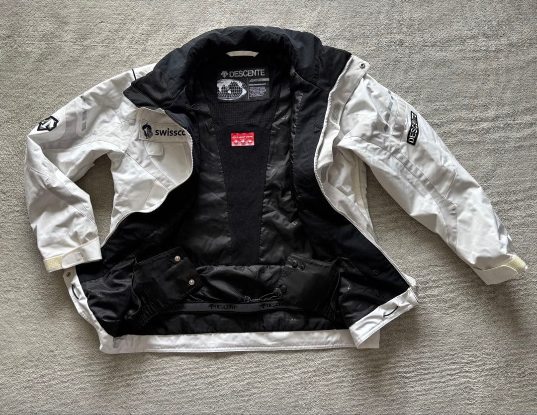 DESCENTE アウターウェア ホワイト