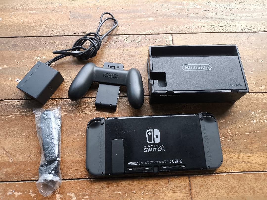 Nintendo Switch 本体 + 付属品 (注意書き必読お願いします)