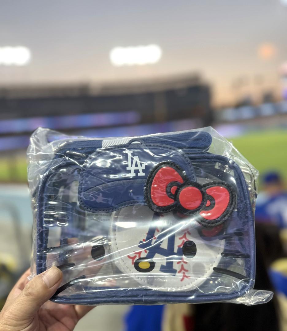 ドジャース × Hello Kitty クロスボディバッグ 8/5 限定 非売品