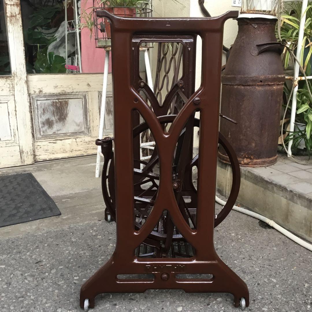 RHYTHMヴィンテージ テーブル脚アイアン　テーブルに！