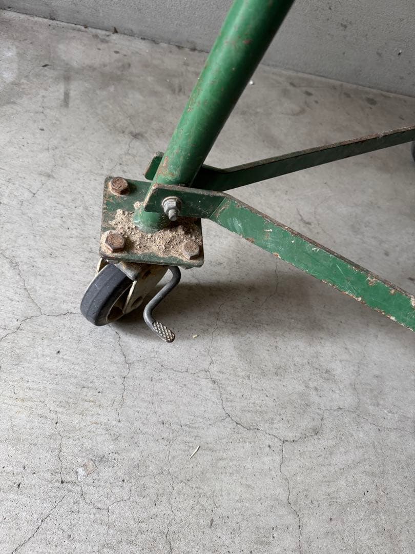 ピッチングマシン 緑色 ボール発射装置付き