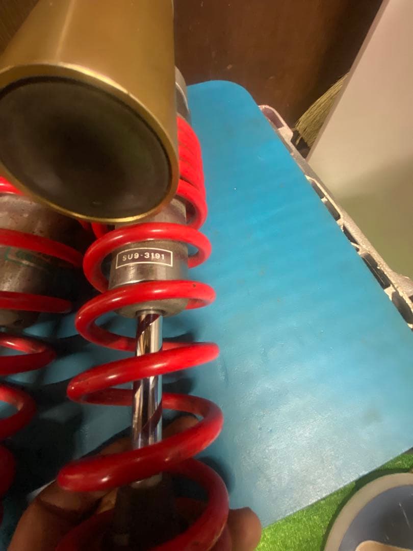 SHOWA サスペンション レッド