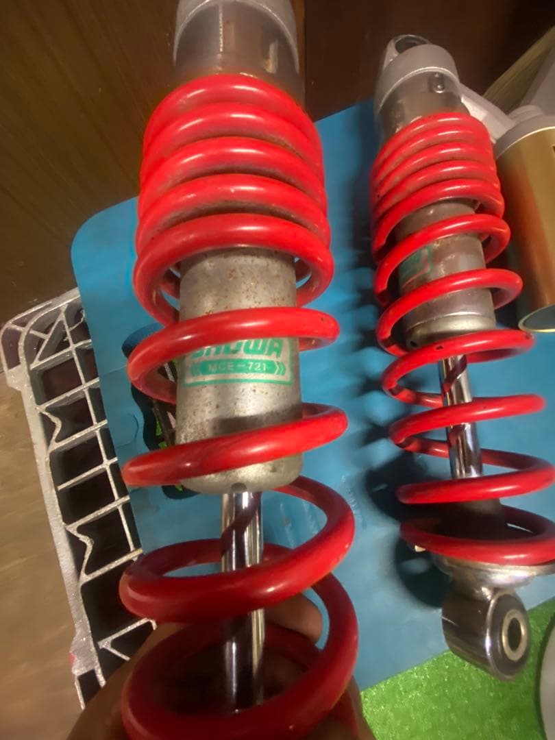 SHOWA サスペンション レッド