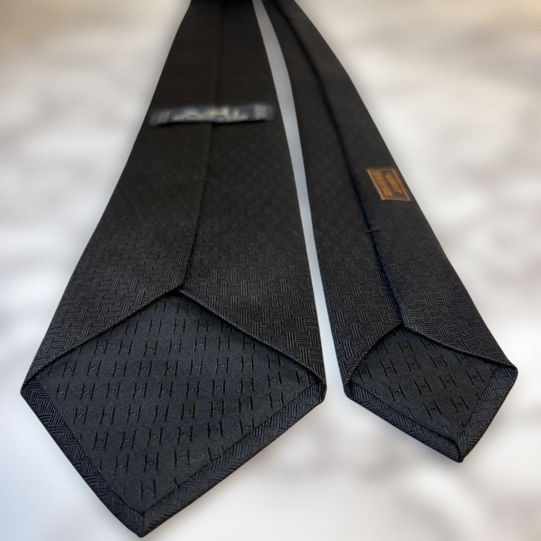 【極美品✨】HERMES ネクタイ　ファソネ　ブラック　黒　刺ワンポイント
