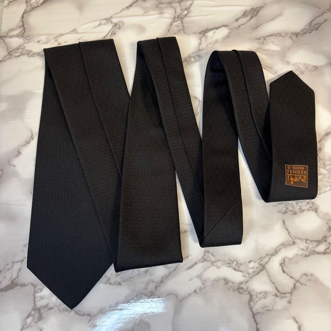 【極美品✨】HERMES ネクタイ　ファソネ　ブラック　黒　刺ワンポイント