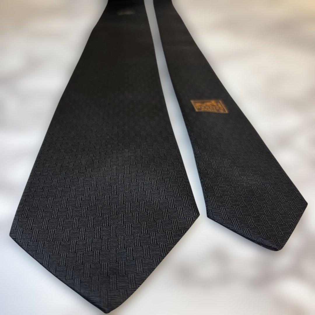 【極美品✨】HERMES ネクタイ　ファソネ　ブラック　黒　刺ワンポイント
