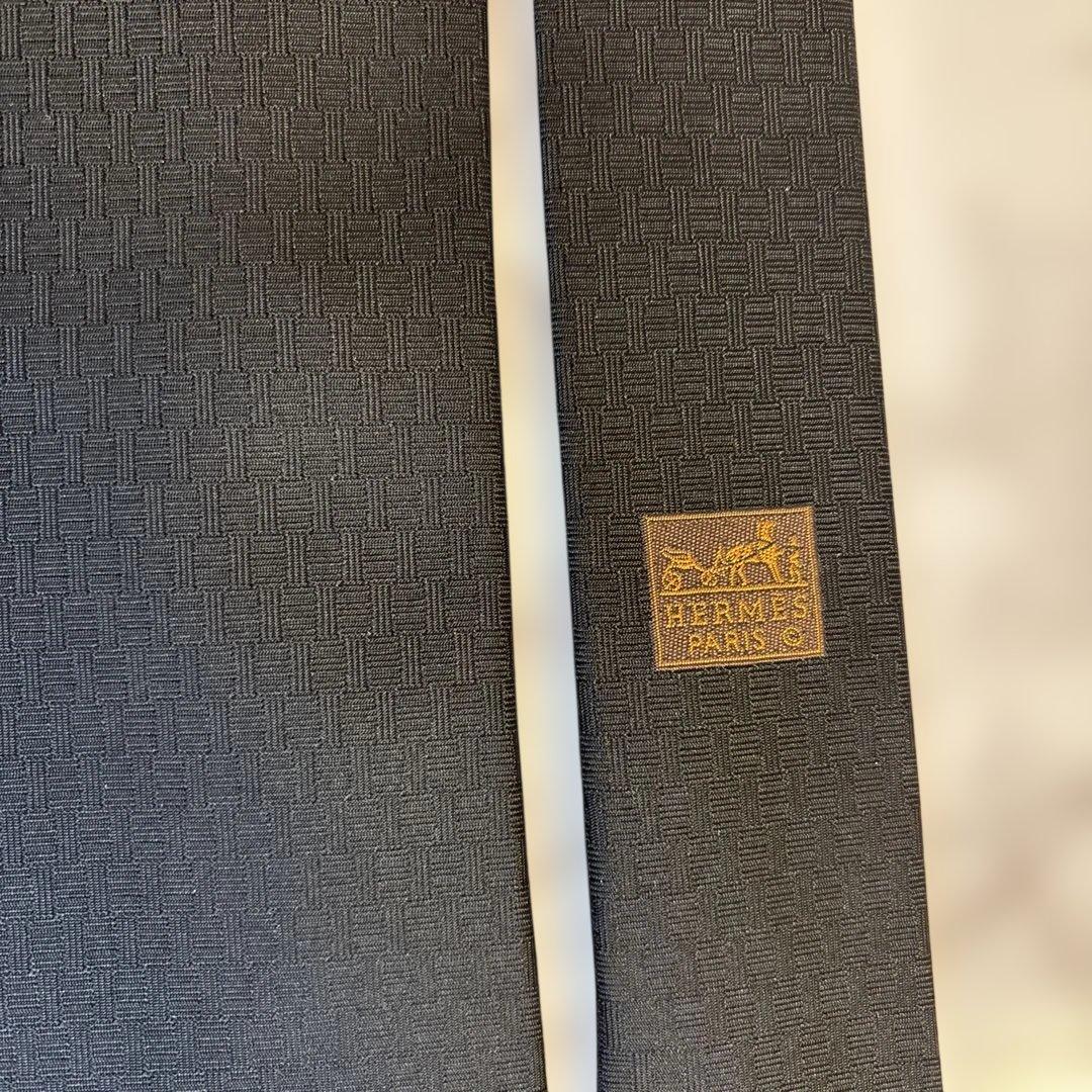 【極美品✨】HERMES ネクタイ　ファソネ　ブラック　黒　刺ワンポイント