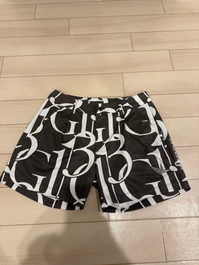 1PIU1UGUALE3レディースゴルフ　ショートパンツ カーキ