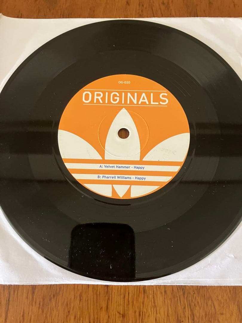 洋楽 PHARRELL WILLIAMS Happy Velvet Hammer