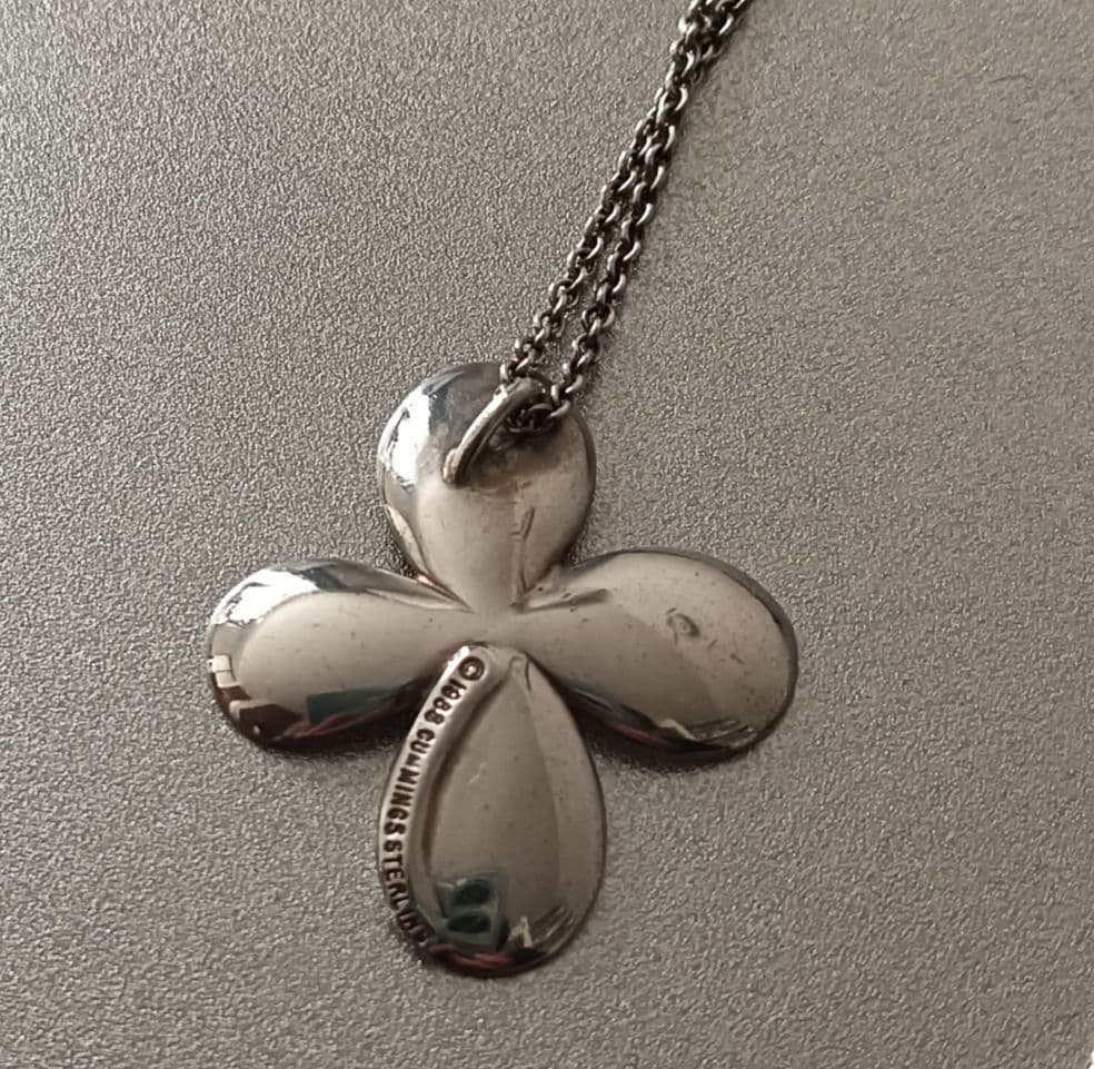 アンジェラカミングス　シルバーネックレス