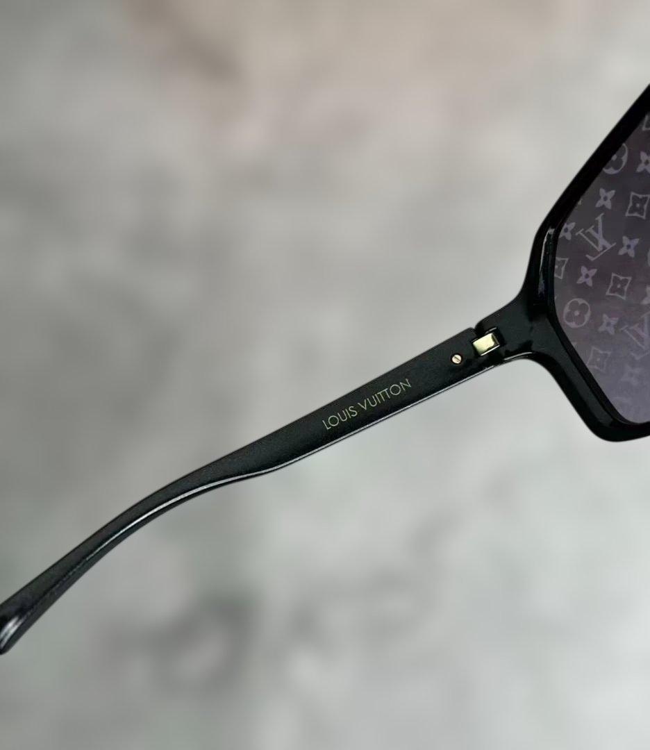 Louis Vuitton ブラックサングラス Z3103U
