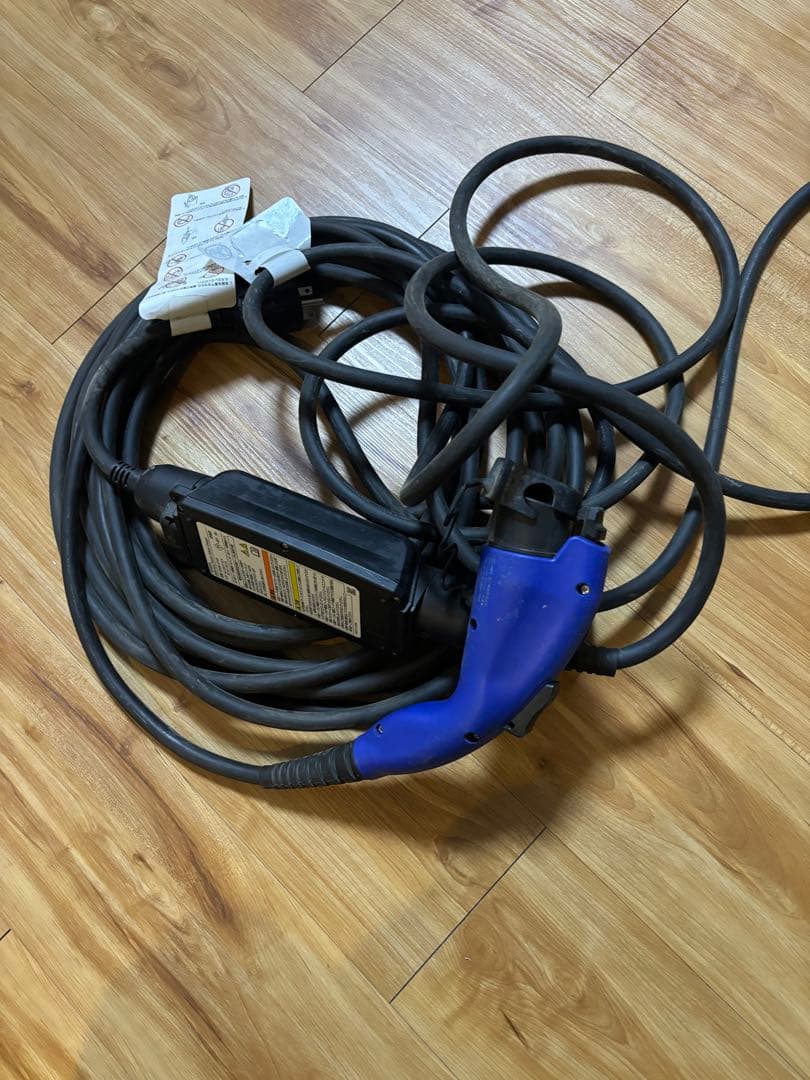 TOYOTA 電気自動車充電器