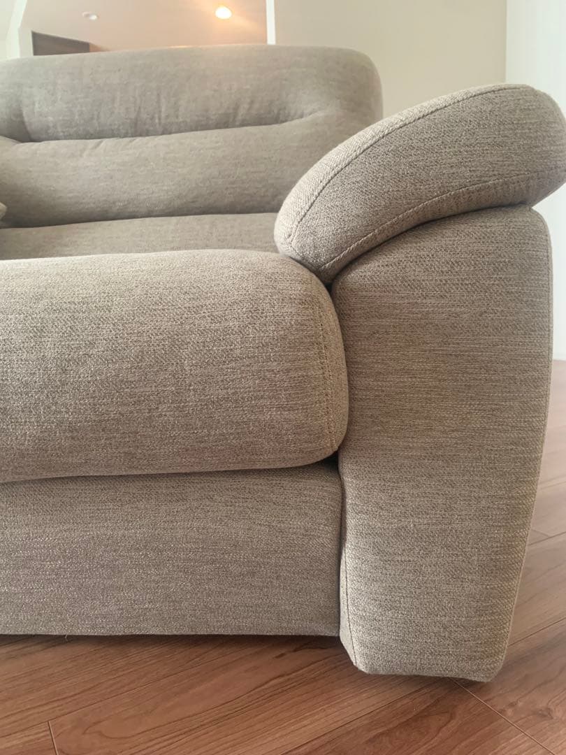 ✨ SALE 中・良品✨3人掛け布張りソファ+クッション付き