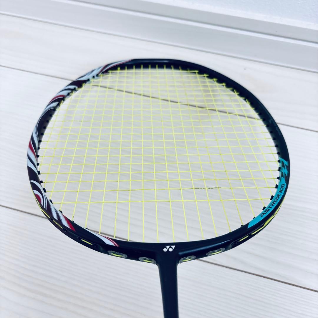 美品 アストロクス100zz 3U G5 クレナイ　astrox バドミントン