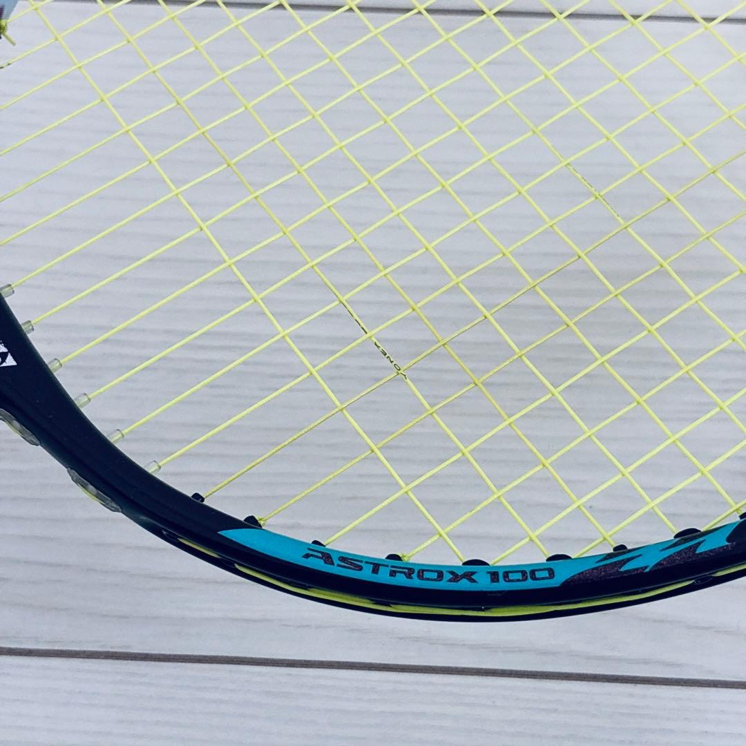 美品 アストロクス100zz 3U G5 クレナイ　astrox バドミントン