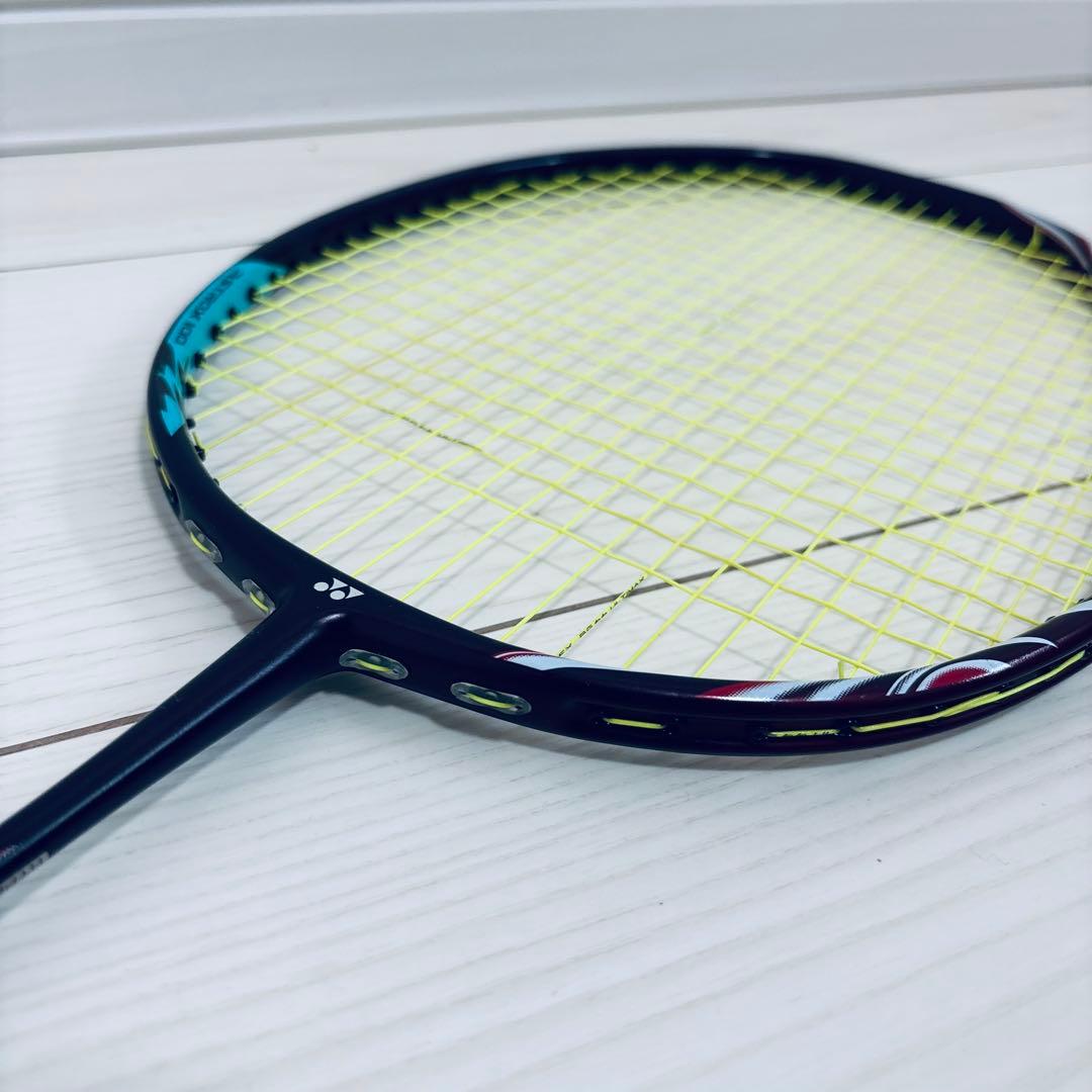 美品 アストロクス100zz 3U G5 クレナイ　astrox バドミントン