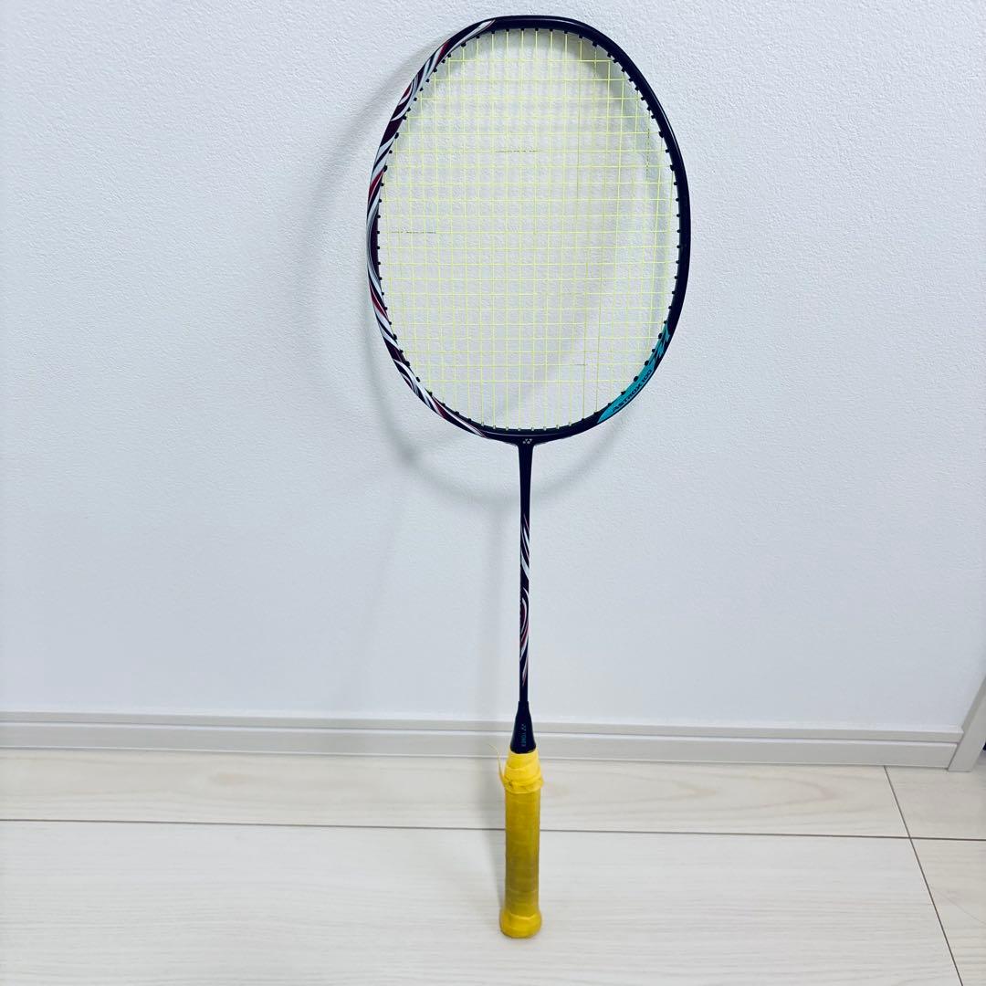 美品 アストロクス100zz 3U G5 クレナイ　astrox バドミントン