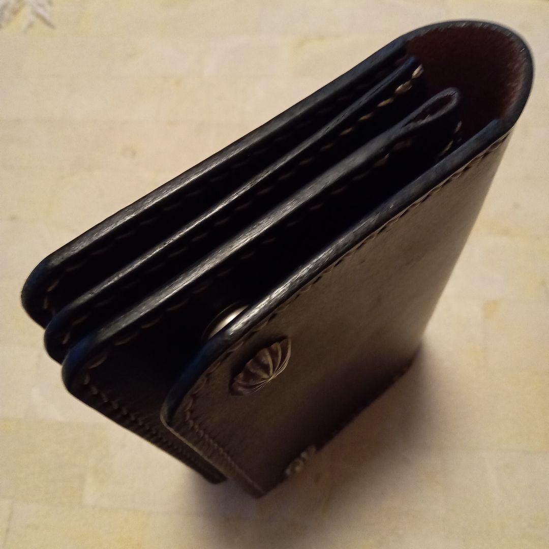 トラッカーウォレット黒レザー二つ折り財布 スタッズ付き