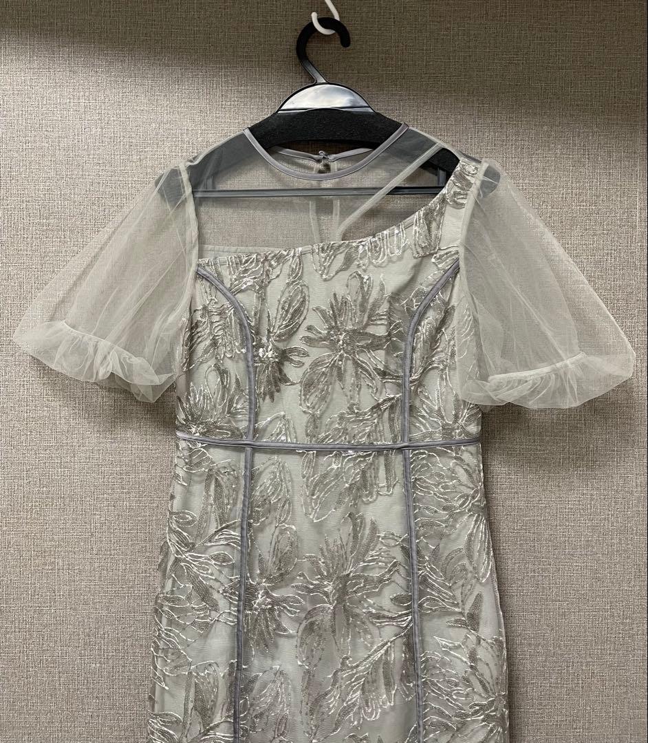 タグ付き　アシンメトリーシアーフラワードレス　レジャLeja