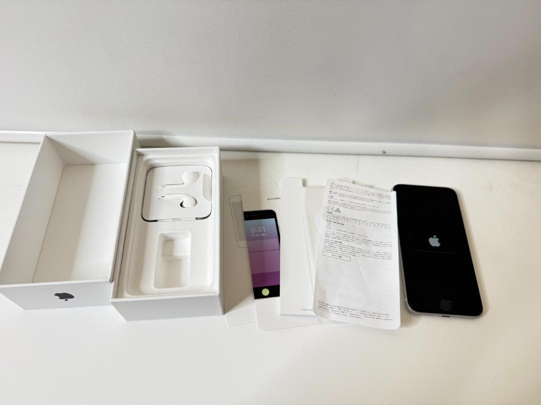 iPhone SE (第2世代) 64GB SIMフリー バッテリー80％