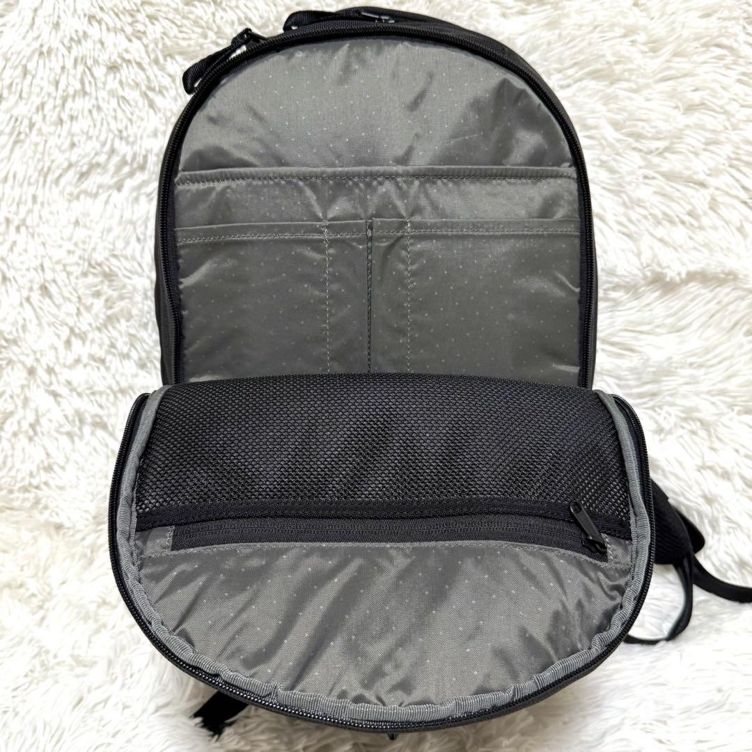 美品 Incase Tracks Backpack 18L -Black-