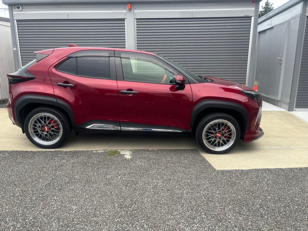 ヤリスクロス　キャリパーカバー