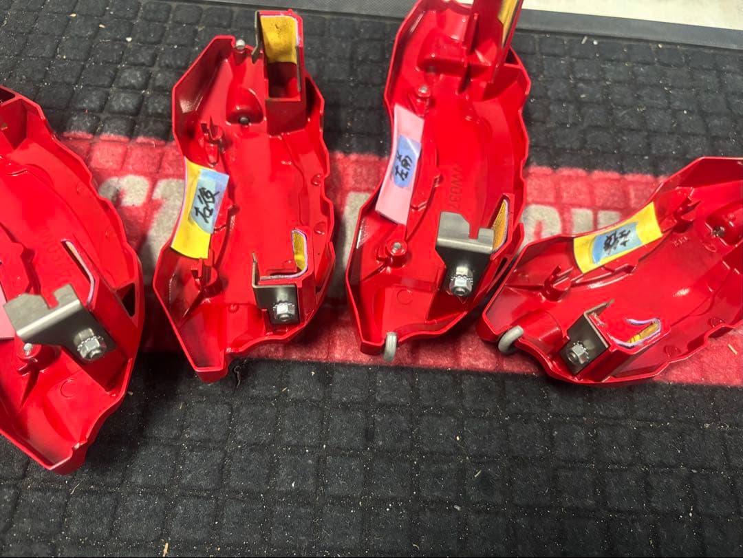 ヤリスクロス　キャリパーカバー