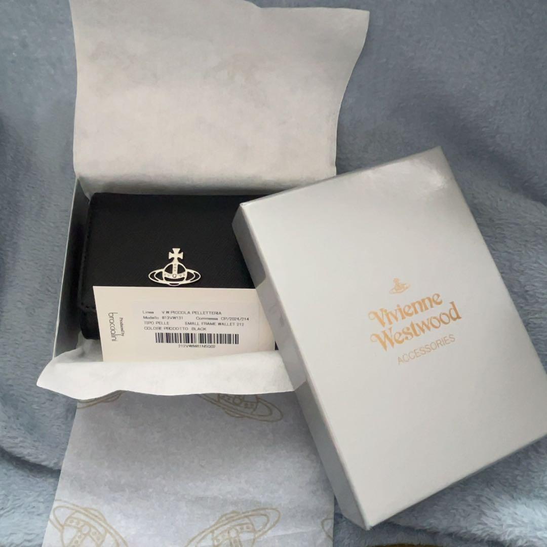 Vivienne Westwoodブラック 三つ折り財布 ロゴ付き
